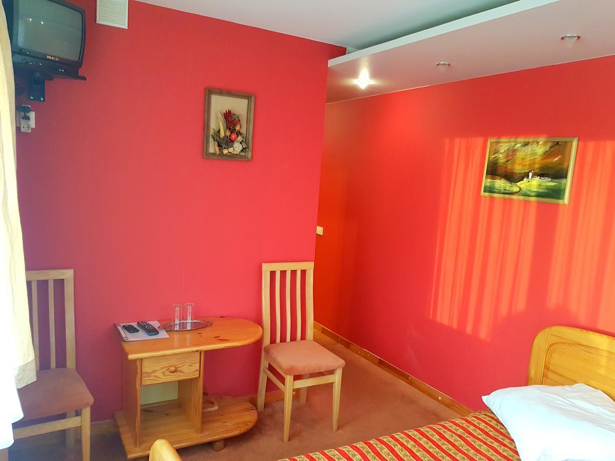 Piligrimo Uzeiga Motel Kadares Ngoại thất bức ảnh